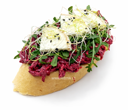 Chlebíček řepa a kozí sýr